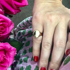 Classic Signet Ring, in 9ct yellow gold