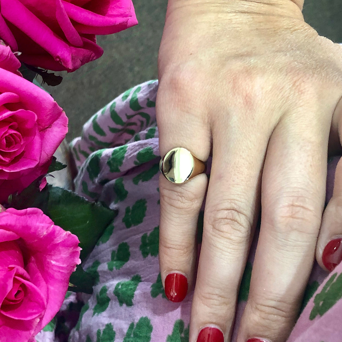 Classic Signet Ring, in 9ct yellow gold